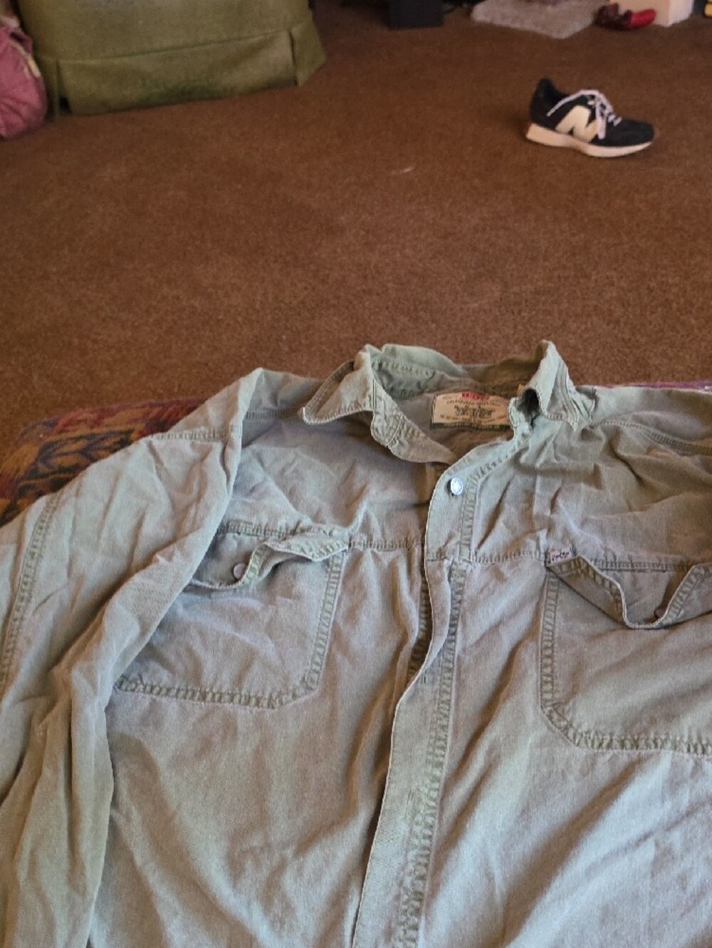 Levi's Men's Light Green Button-Up Shirt - Picture 5 of 5